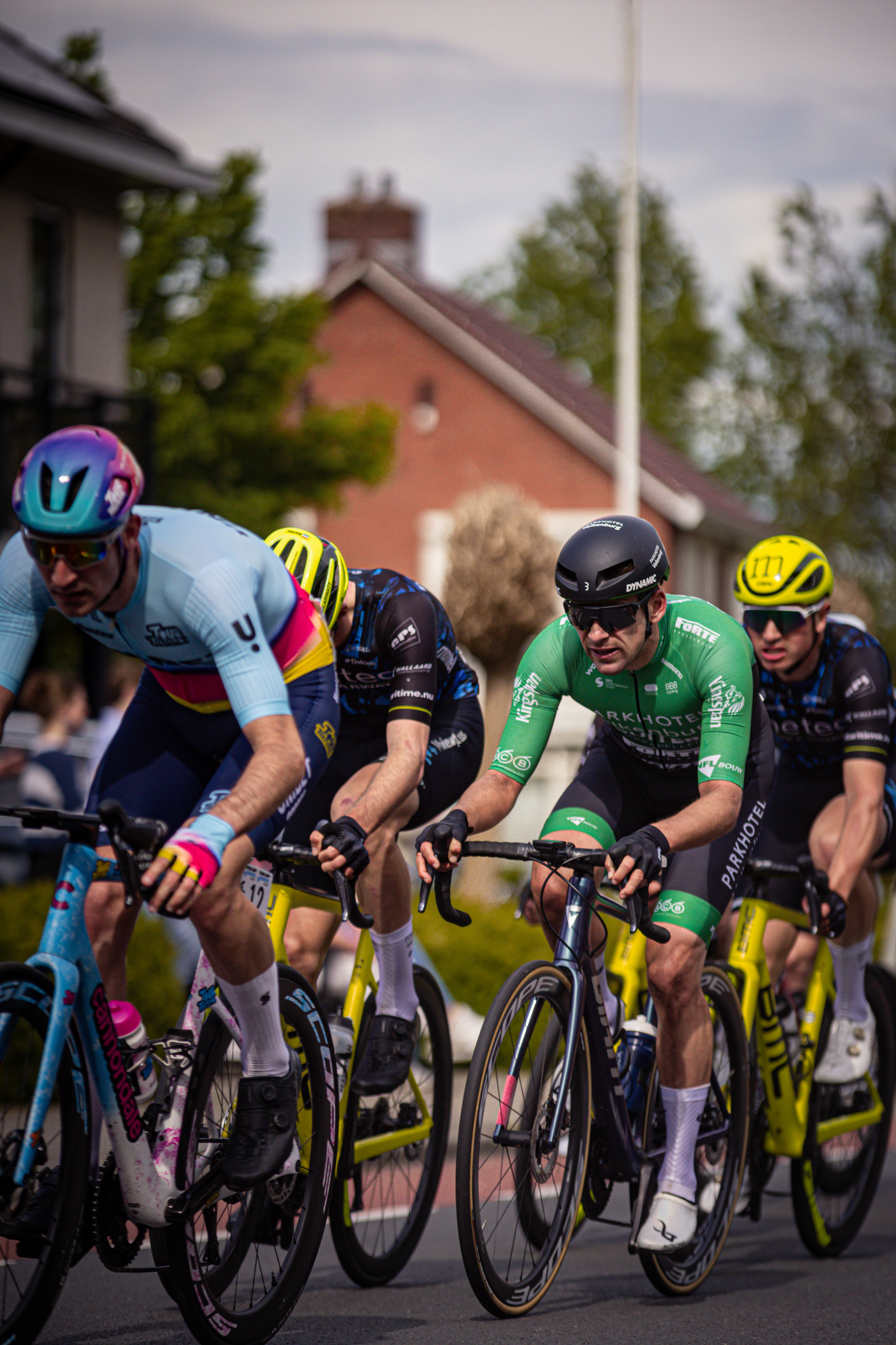 Group of men on bikes in the Ronde van Overijssel competition.