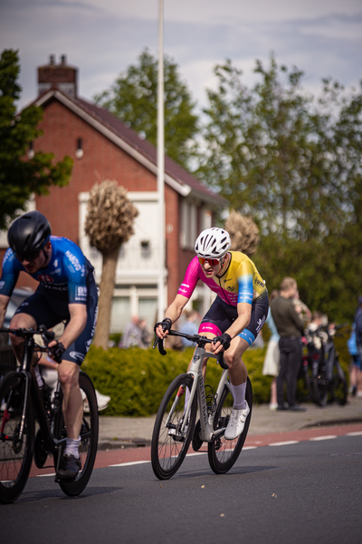 A group of cyclists racing each other in the Ronde Van Overijssel race.