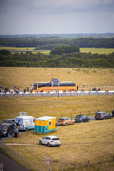 A group of people on their bikes for the Nederlands Kampioenschap, 2024 in Wielrennen.