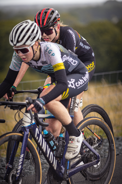 Two cyclists are racing in a race at the Nederlands Kampioenschap.