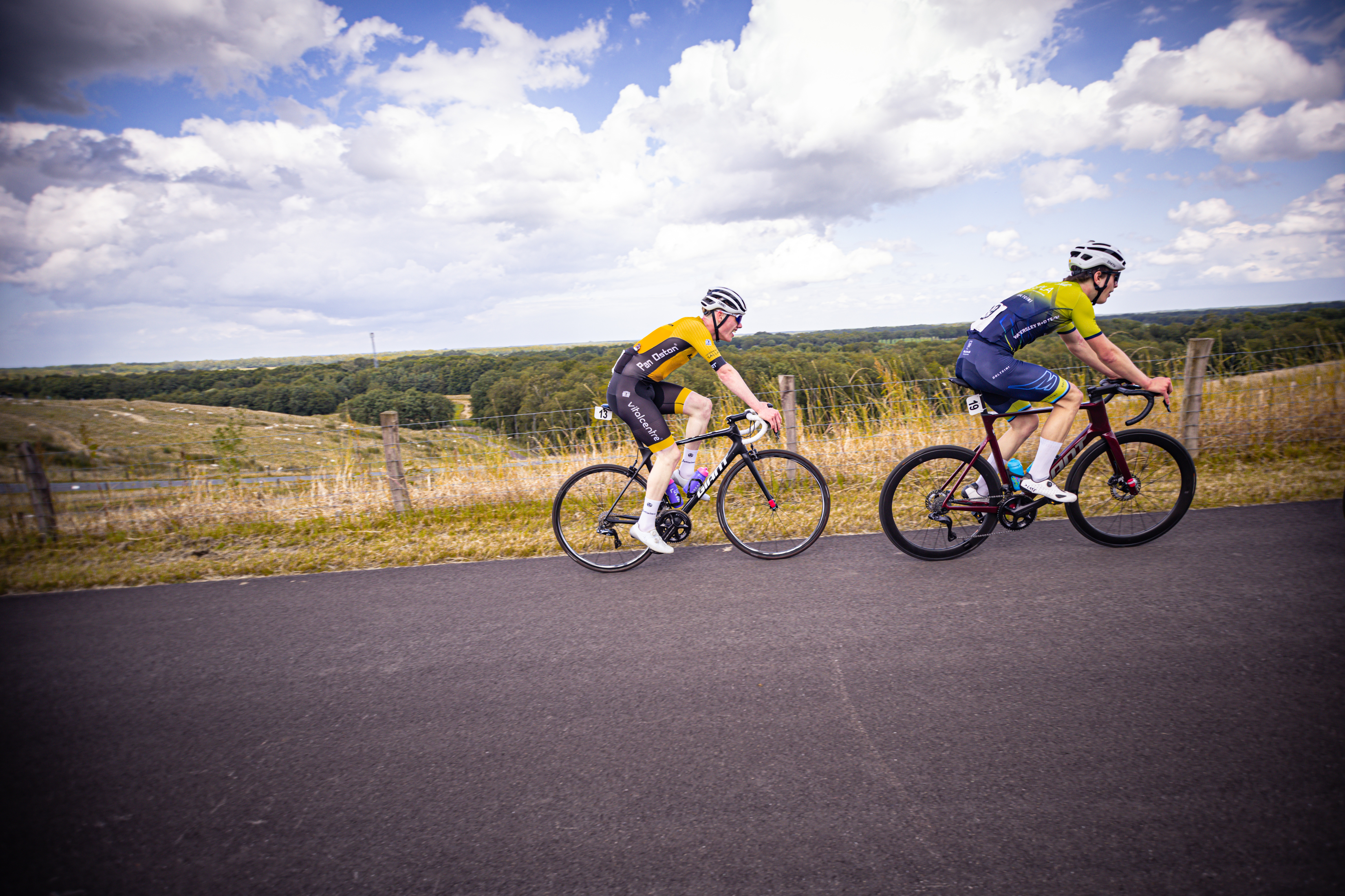 Two cyclists race down a hill during the Nederlands Kampioenschap, Junoren Mannen event.