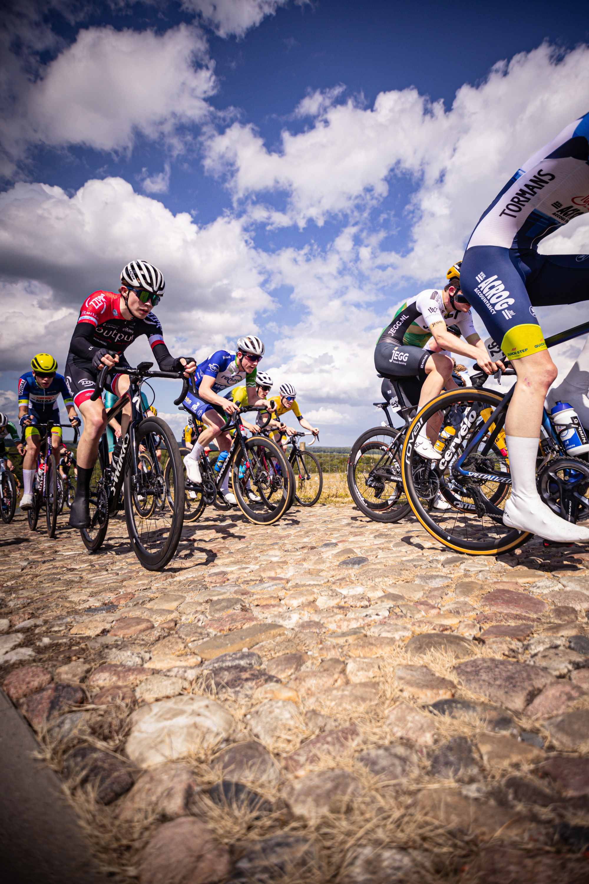 "Junioren Mannen compete in a race at the Nederlands Kampioenschap on 2024."