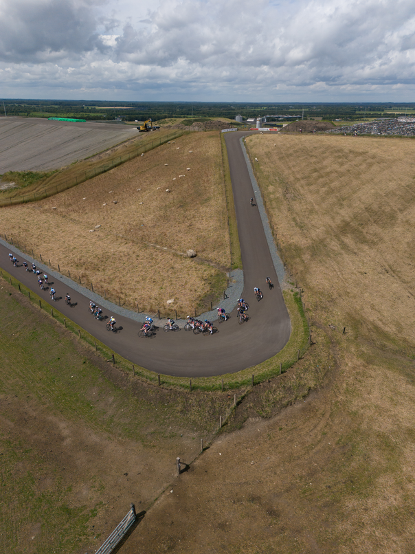 "Junioren Dames compete in a race around the bend on this day at Nederlands Kampioenschap 2024."