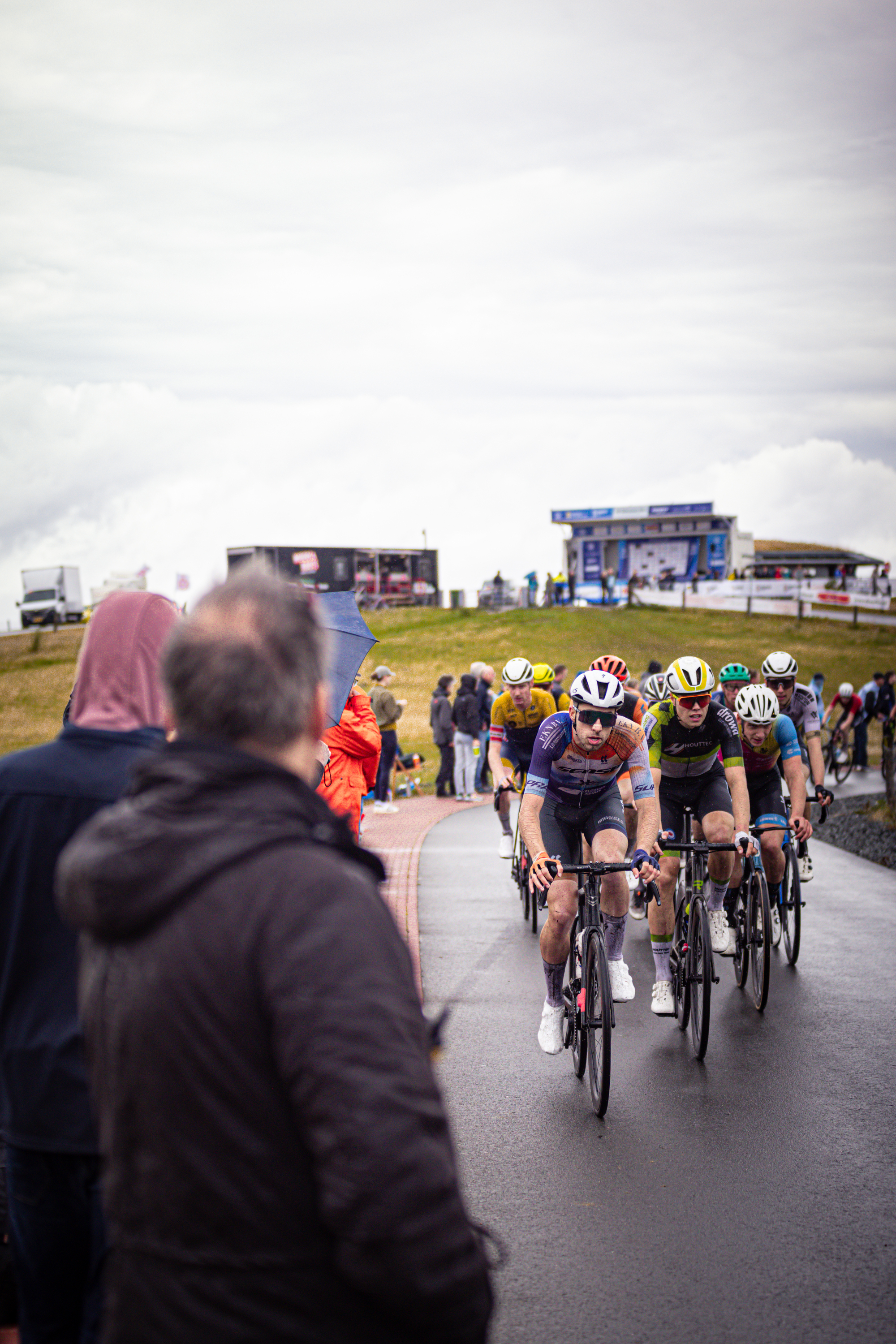 Bikers competing in the Nederlands Kampioenschap Wielrennen.