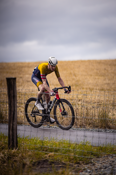 A man is on a bike with the words "Mannen Elite ZC" in his front.