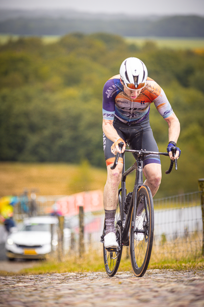 A man is riding a bike in the Nederlands Kampioenschap 2024.