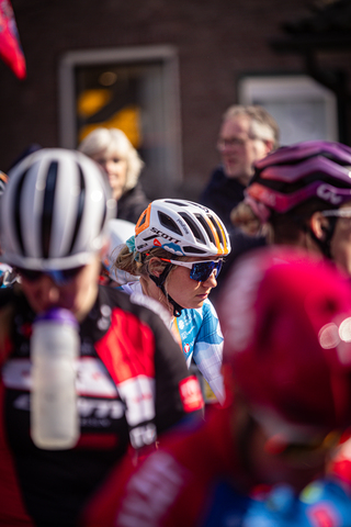 A photo of cyclists at the Drentse 8 van Westerveld event is captioned.