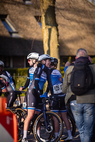 Bicyclists with Drentse 8 van Westerveld on their jerseys.