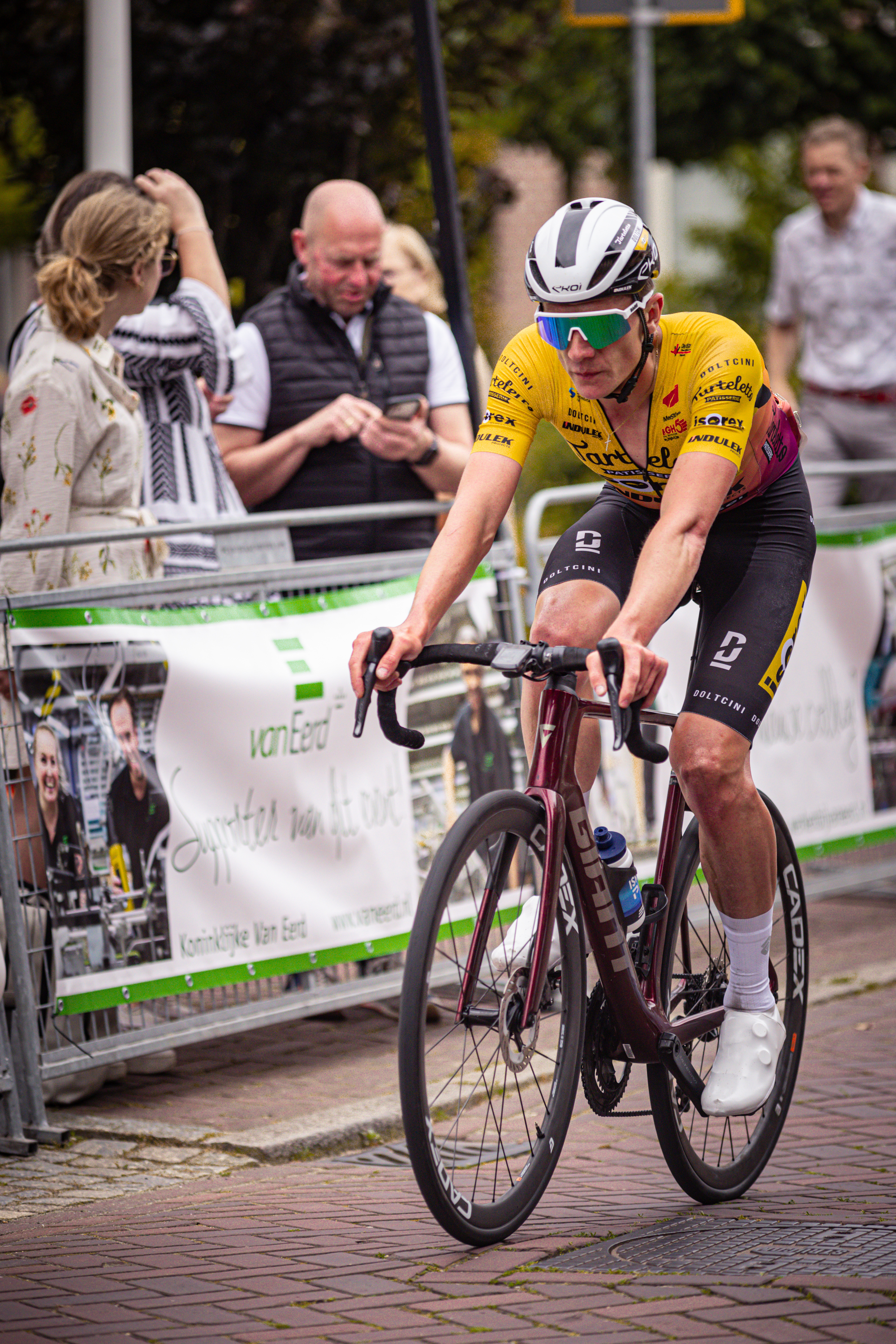 A cyclist riding a red and black bicycle in the Midden Brabant Poort Omloop.