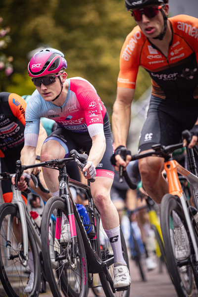 Three cyclist competing in a race sponsored by Wielrennen.