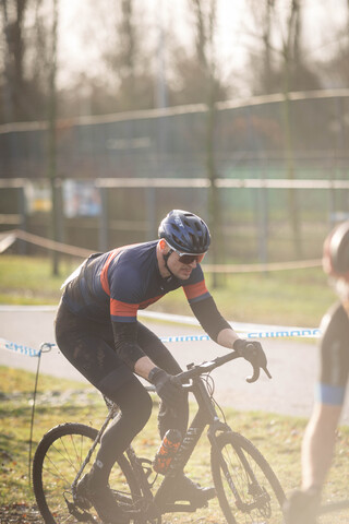 A man is riding a bicycle at the GOW Raalte in 2023.