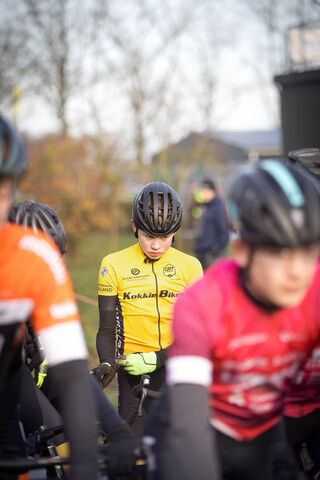 Several cyclists are wearing yellow jerseys that say "Korewa".