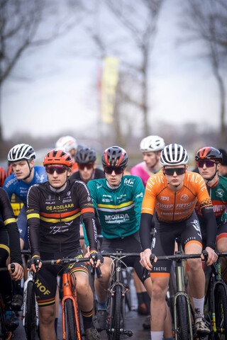 A group of cyclists are wearing uniforms with the letters GOW.