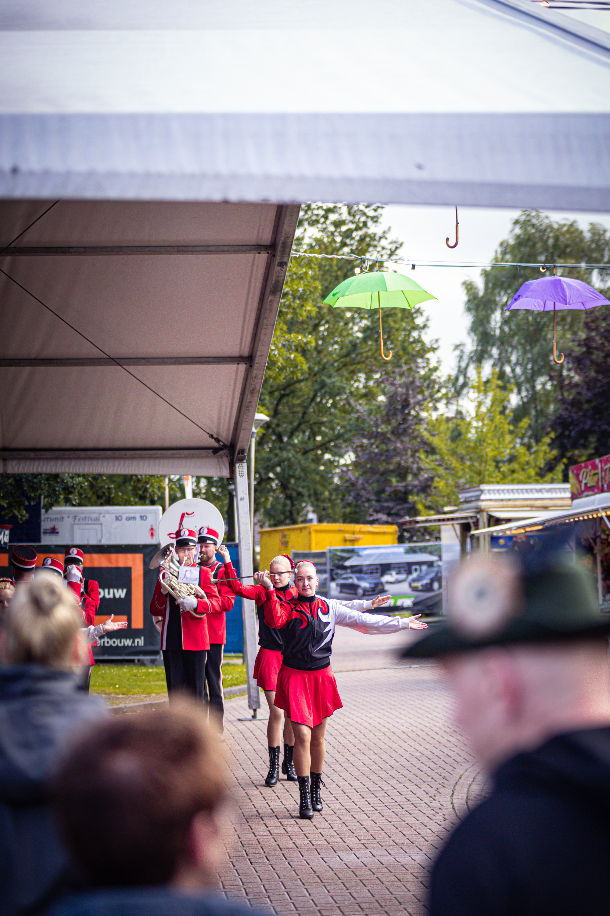 A small group of people have a juggling performance on stage at Kermis Boerhaar.