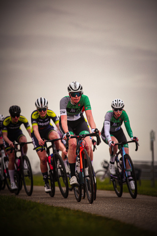 Five cyclists are racing on a course during the Ronde Van De Lichtmis.