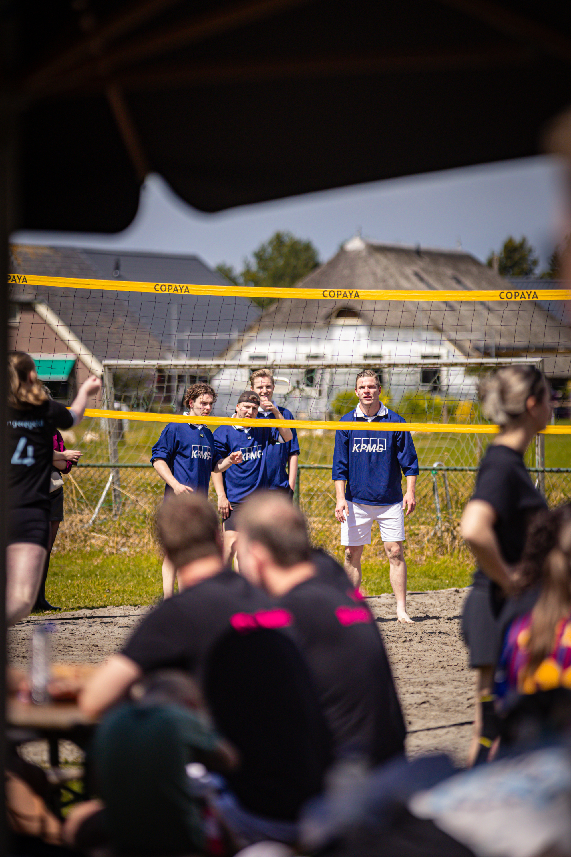 A group of people playing beach volleyball in Boerhaar.