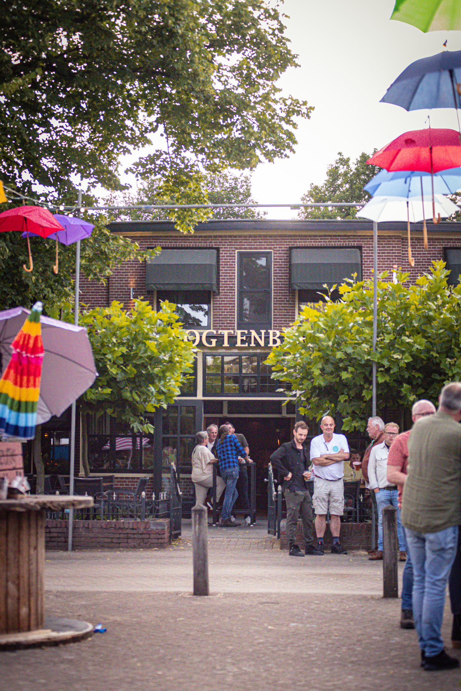 A group of people on a sidewalk in front of a building named Boerhaar.