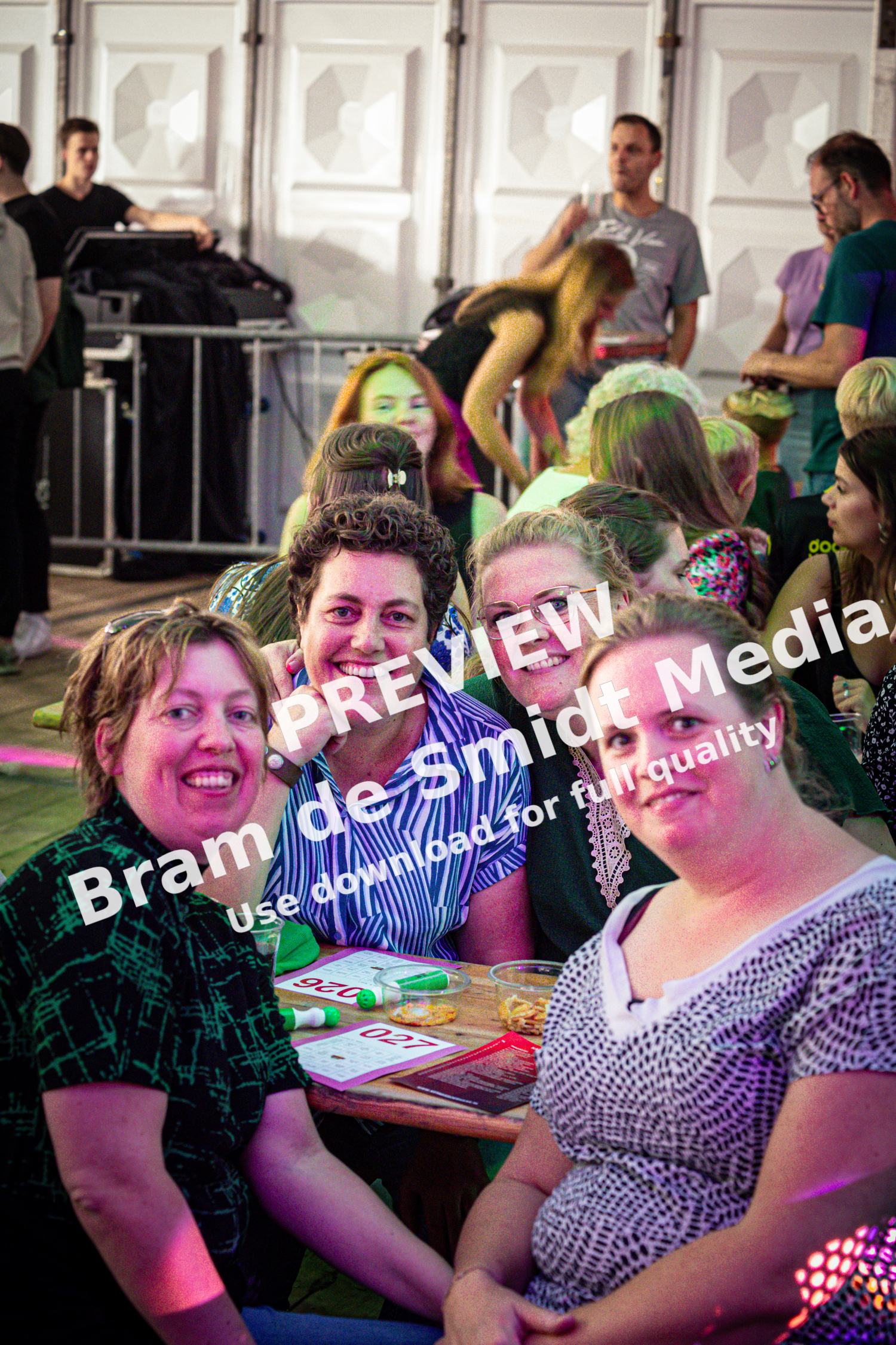 A group of friends sit around a table at Kermis Boerhaar.