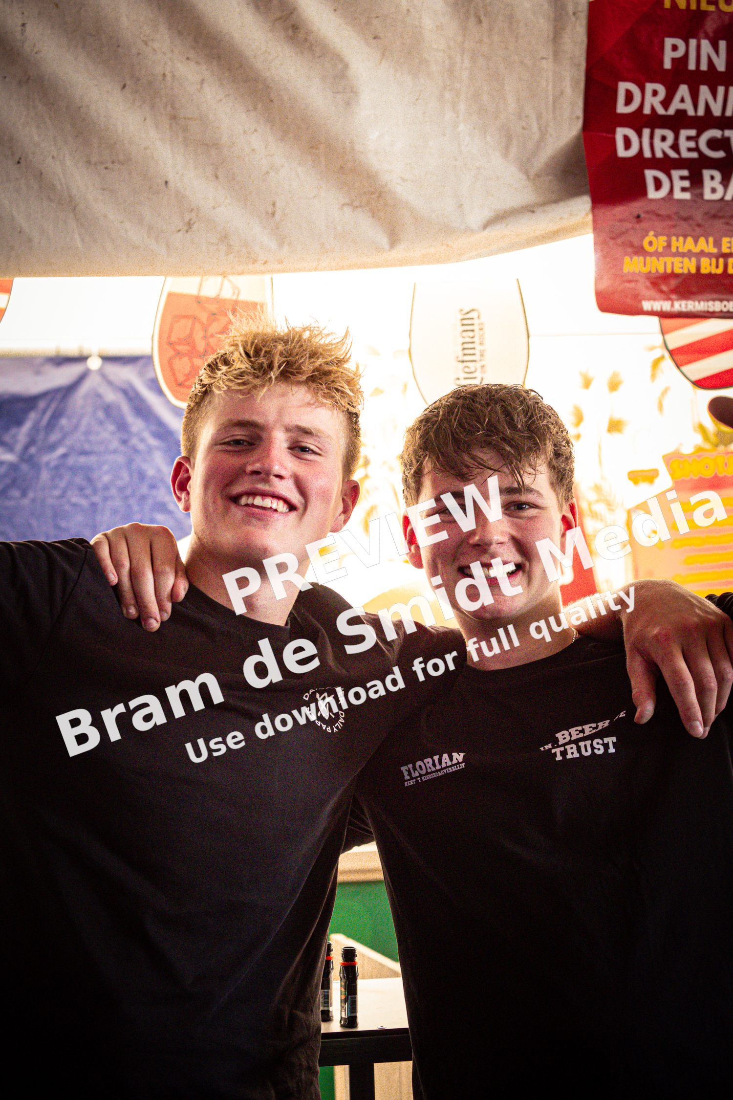 Two boys posing for a photo at the Kermis Boerhaar.