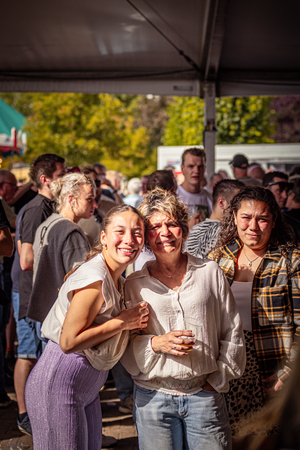 A group of people smile and pose for a picture at Kermis Boerhaar.