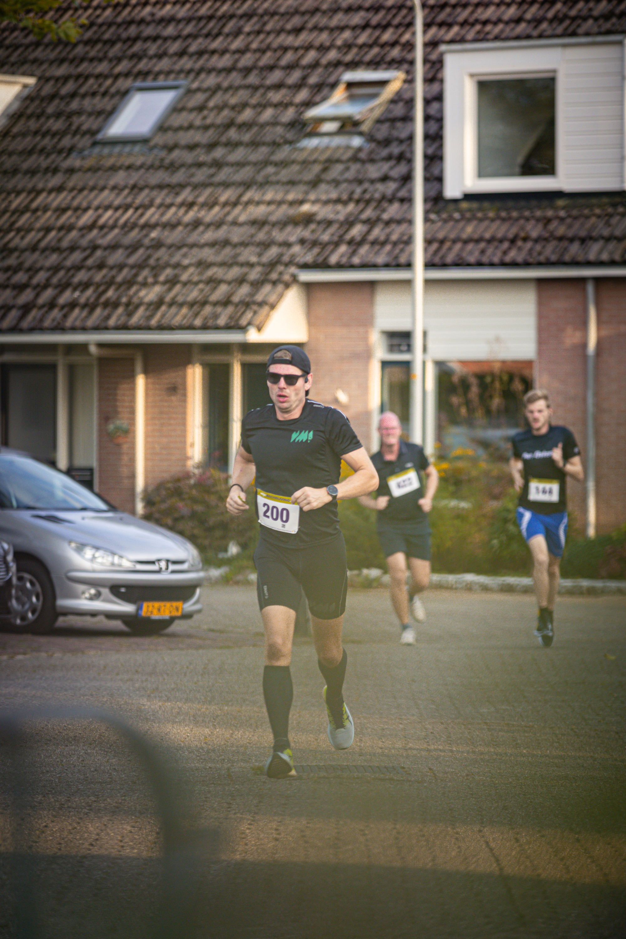 A man running wearing a yellow bib with the number 560.