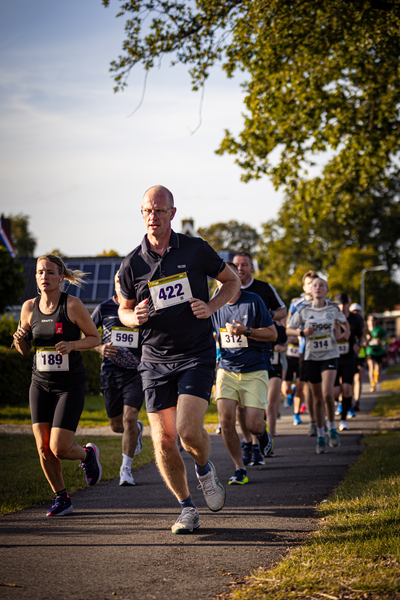 A group of runners in a race, one with the number 426 on his bib.