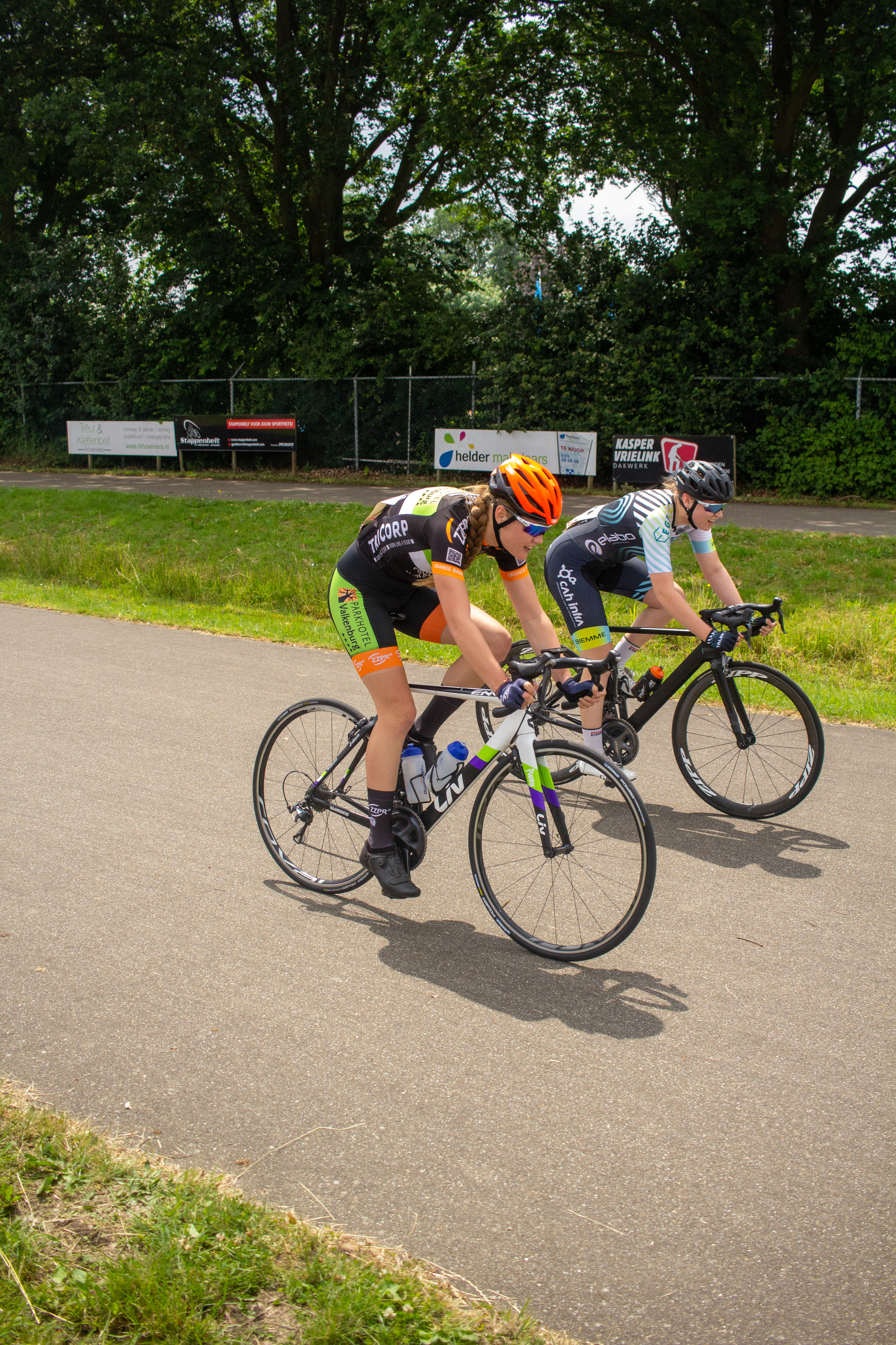 Two cyclists racing on a paved road at the Dames Ronde Van Deventer.