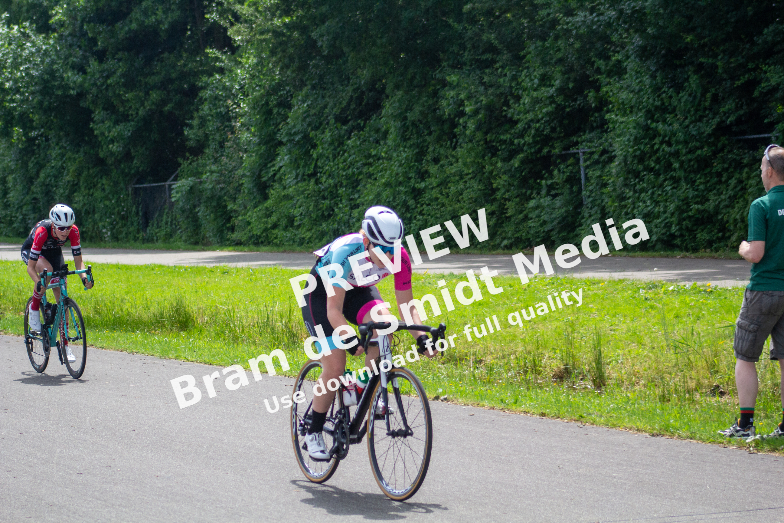 A woman riding a bike in the Dames ronde van Deventer.