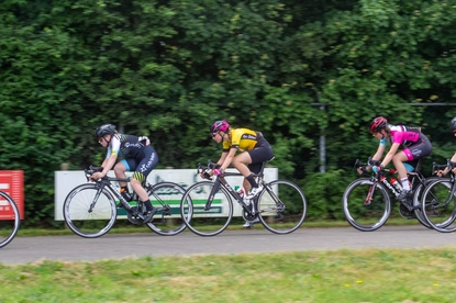 A group of cyclists racing in a Dames ronde van Deventer.