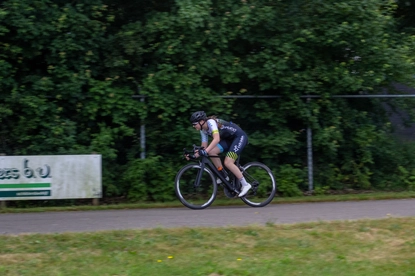 A person on a bike at the Dames ronde van Deventer event in 2021.