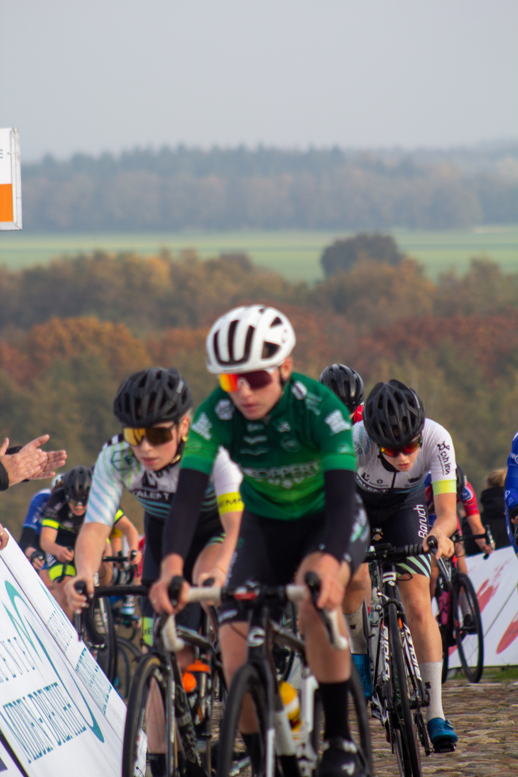 A group of cyclists participating in NK Nieuweling Dames.