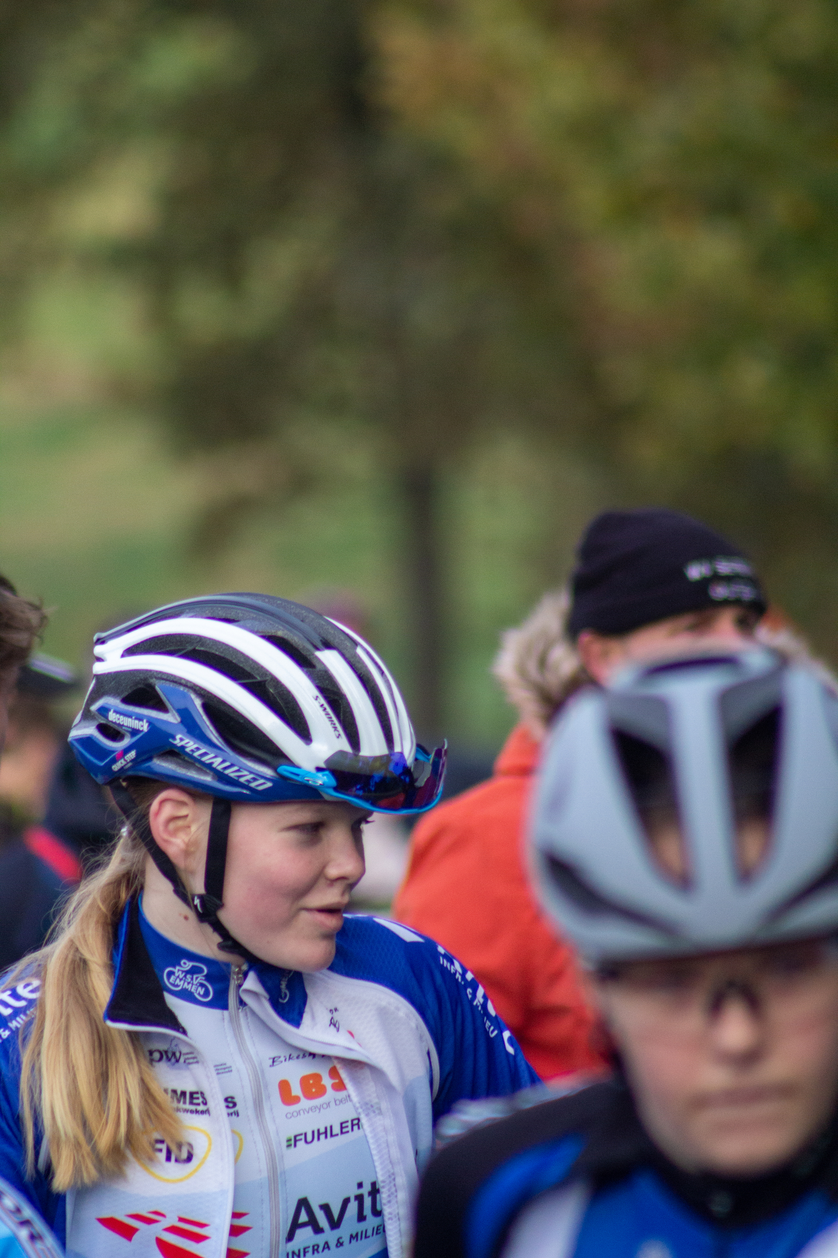 A cyclist wearing a blue and white jersey with the word "Avit" on it.