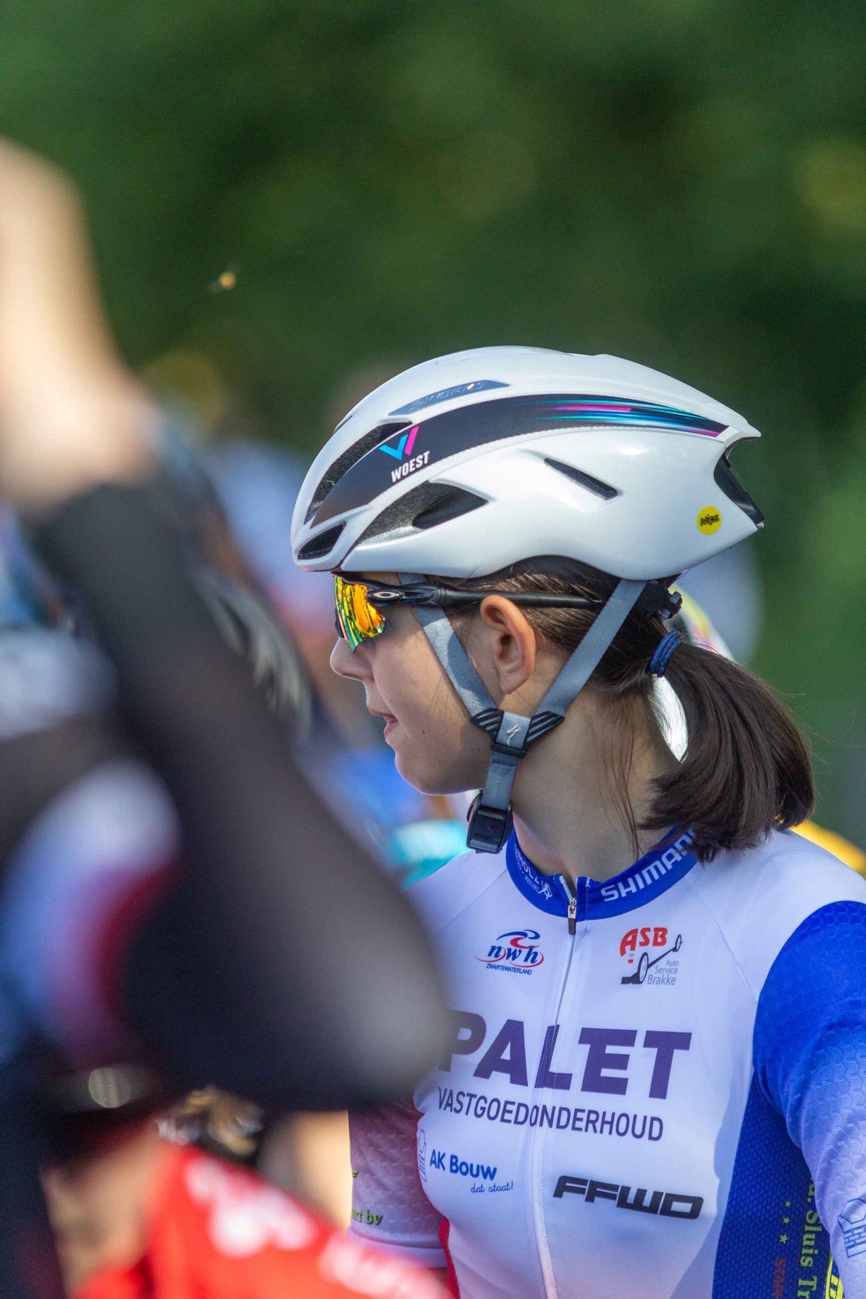 A woman is wearing a blue and white jersey that says "Palten".