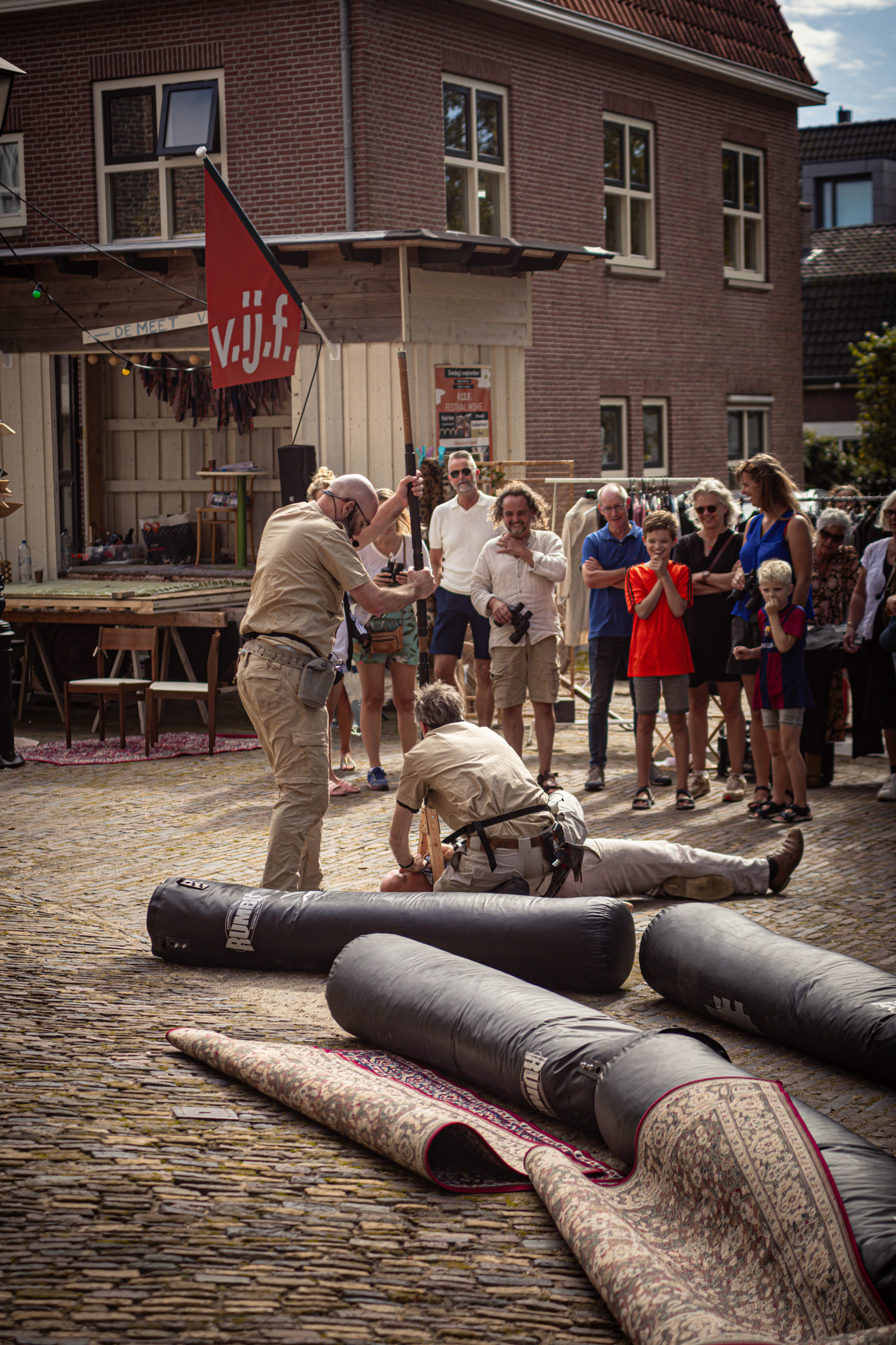 "An artist stands in front of a crowd at the V.IJ.F. Festival, creating an engaging and vibrant atmosphere."